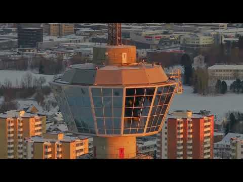 Tyholttårnet lyssatt av en lav januarsol (Forbedret med Topaz Video AI)