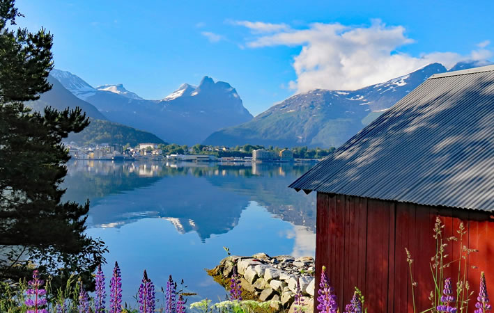 Kulturjuwel zwischen Fjorden und Bergen