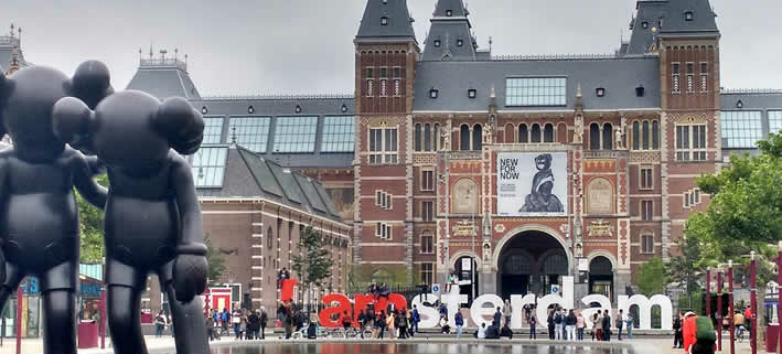 Amsterdam: Eine Stadt der Vielfalt und Moderne