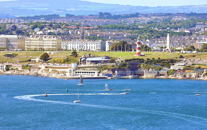 Plymouth: Eine Stadt mit maritimem Erbe