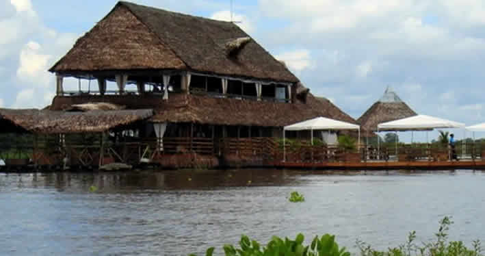 Essen auf dem Fluss