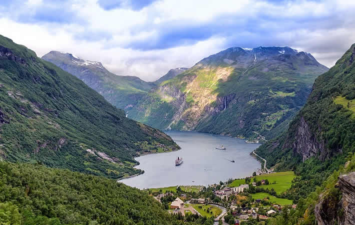 Geirangerfjord: Skageflå und Flydalsjuvet